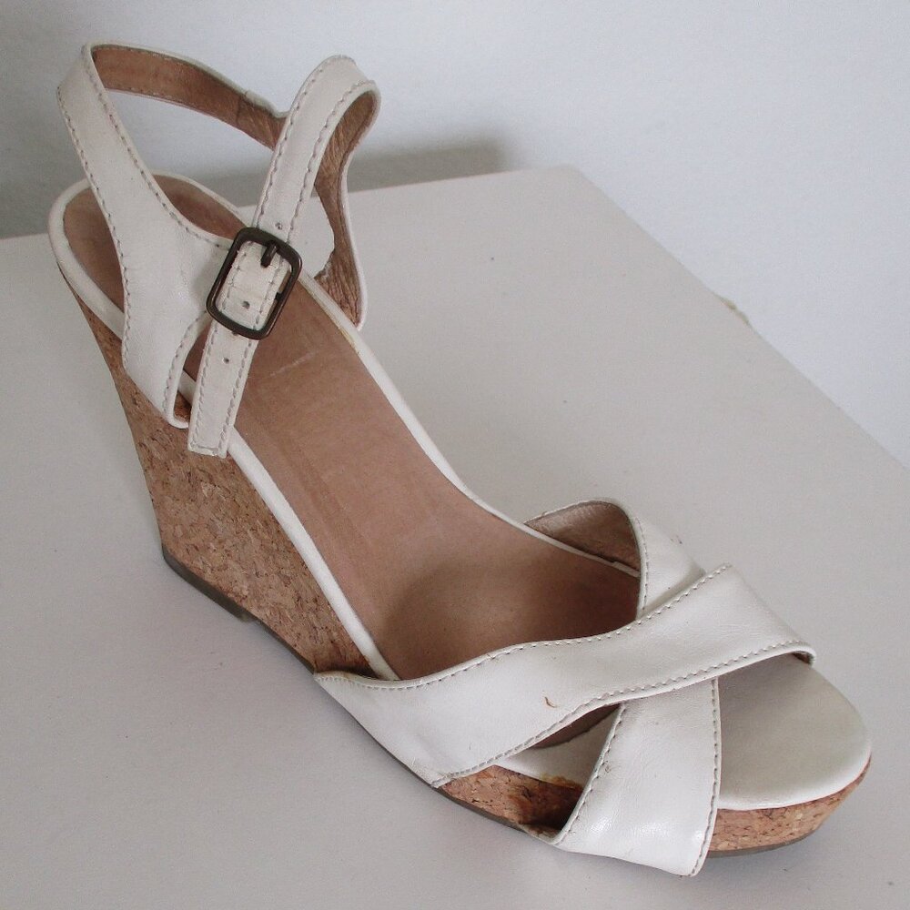 Bakers Womens White Ankle-strap 1" Platform Cork Sandal w/4" Wedge Heel - 7.5M